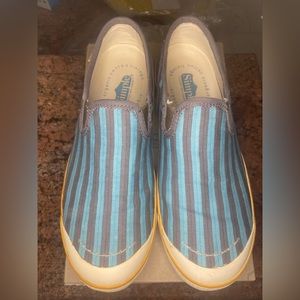 Simple shoes brand. Worn once. Size 8.5W.